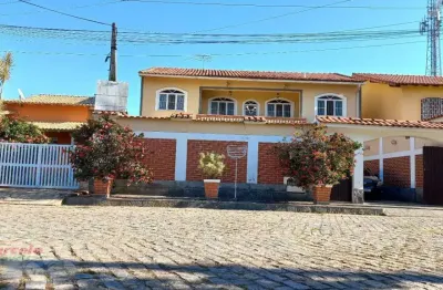 EXCELENTE OPORTUNIDADE! DUPLEX 5 QUARTOS COM 4 SUÍTES. ÓTIMA LOCALIZAÇÃO! CENTRO MARICà.