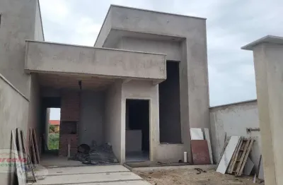 Casa Maravilhosa Moderna a uma quadra da Praia com Quintal Grande
