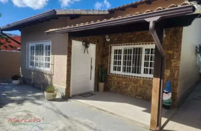 Casa Maravilhosa em Condomínio Fechado com Segurança 24 hs e Lazer