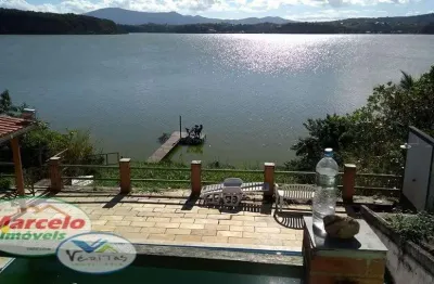 Casa Espetacular beirando a Lagoa de Araçatiba com Pier e Vista Lindíssima