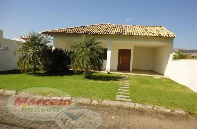 Casa de 3 quartos, 2 suítes no Condomínio - Próximo da Rodovia