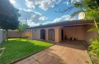 Linda residência com 3 suítes e amplo quintal no bairro mercês