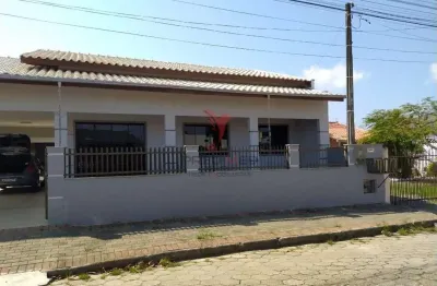 Casa localizada em penha cidade do beto carrero world  sc