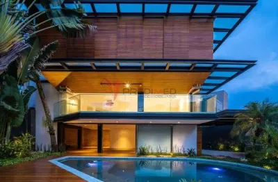 Casa de altíssimo padrão com 661mts2. piscina aquecida suíte master. 3 vagas de garagem