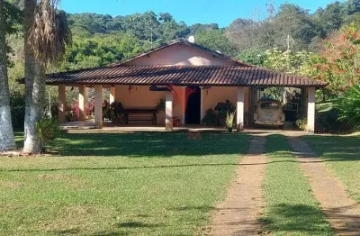 Chácara com quase 5 alqueires, pastagem, dois lagos, capela,no bairro rio do peixe