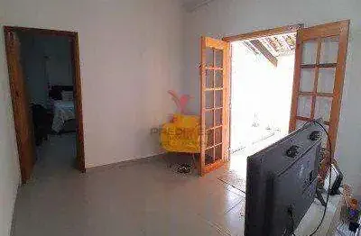 Casa com 2 quartos,amplo quintal e garagem.no bairro jardim esperança. guaratinguetá