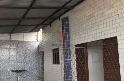 Casa solta com 3 quartos, terraço , garagem para 3 carros , no bairro do cristo redentor