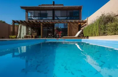 Casa de alto padrão, seu paraíso exclusivo na praia do laranjal, as fotos falam por si