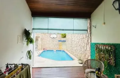 Casa com 4 dormitórios no bairro Vista Verde em São José dos Campos/SP.