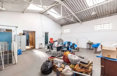 Barracão / Galpão / Depósito com 2 salas para alugar na Rua Montes Aureos, Vila Esperança, São Paulo