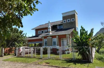 Casa com 3 dormitórios à venda, 220 m² por r$ 2.650.000,00 - pântano do sul - florianópolis/sc