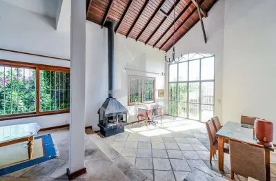Casa com 4 quartos à venda na dr. pitrez, 889, ipanema, porto alegre por r$ 774.000