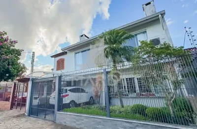 Casa com 4 quartos à venda na rua pedro waine, 194, santa maria goretti, porto alegre por r$ 835.000