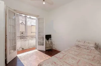 Apartamento com 3 quartos à venda na rua leão xiii, 24, cidade baixa, porto alegre por r$ 235.000