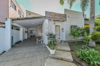 Casa com 4 quartos à venda na rua das caravelas, 783, vila ipiranga, porto alegre por r$ 899.999