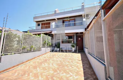Casa com 3 quartos à venda na rua heitor kramer, 294, guarujá, porto alegre por r$ 545.000