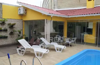 Casa com 4 quartos à venda na rua paulo derly strehl, 30, espírito santo, porto alegre por r$ 2.499.000