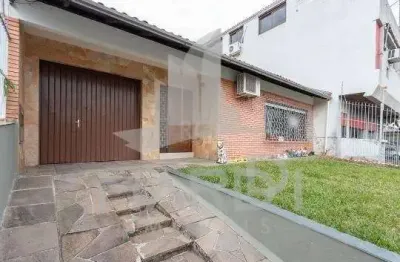 Casa com 3 quartos à venda na rua curupaiti, 836, cristal, porto alegre por r$ 920.000