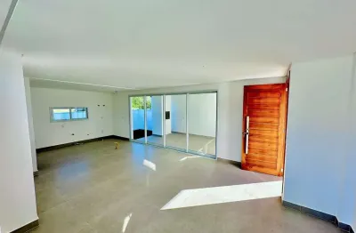 Casa nova com alto padrão no coração do ribeirão da ilha