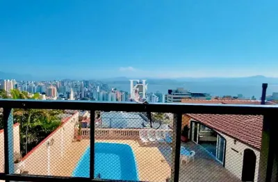 Localização privilegiada e vista deslumbrante – casa à venda com vista para o mar no centro de florianópolis