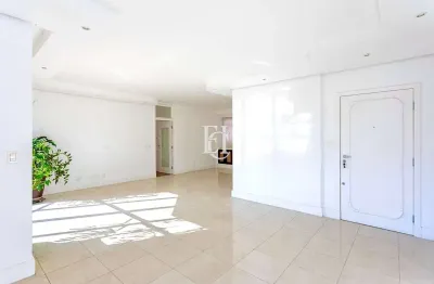 Apartamento amplo e privativo com 4 dormitórios no centro de florianópolis