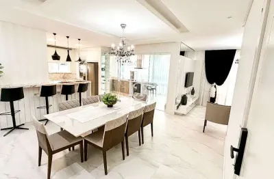 Apartamento alto padrão com 4 suítes em meia praia – pronto para morar a 300m da praia