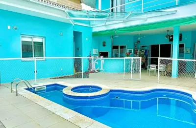 Casa de alto padrão em jurerê – localizada a 700m da praia