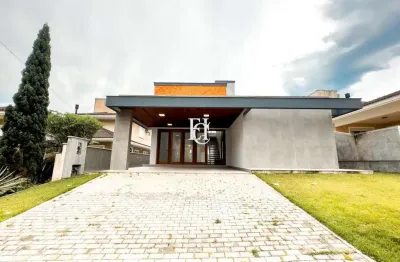 Residência nova no norte da ilha — conforto e sofisticação em condomínio fechado