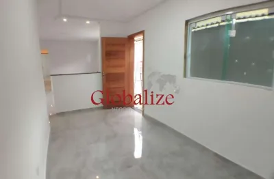 Sobreposta Baixa com 2 dormitórios, totalmente Nova à venda no Jardim Castelo em Santos por R$470.000,00.