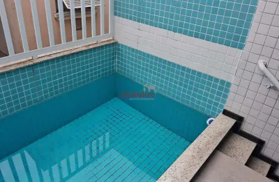 Bela casa sobreposta duplex em Santos no bairro da Aparecida com 3 dormitórios, uma suíte e piscina a venda por R$ 1.180.000,00.