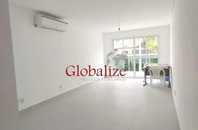 Bela Casa Alta Duplex em Santos no bairro Campo Grande com 3 dormitórios, churrasqueira e piscina por R$ 1.250.000,00