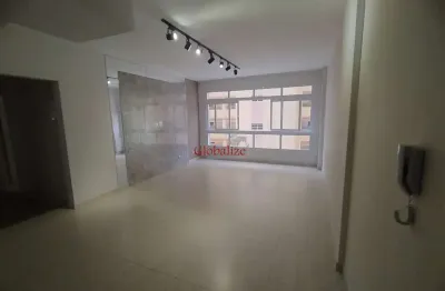 Apartamento de 3 dormitórios com vaga na rua da praia em Santos por R$965.000,00