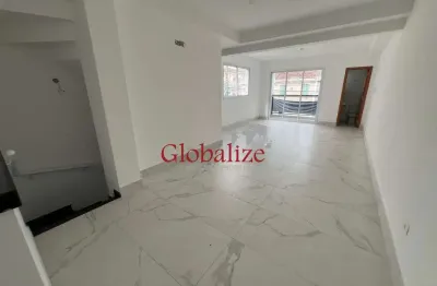 Casa Sobreposta Alta em Santos no bairro do Embaré próximo a Aparecida com piscina por R$ 1.600.000,00.