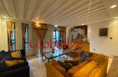 Sobrado maravilhoso com piscina 4 suítes no bairro do Embaré em Santos por r$ 2.500.000,00