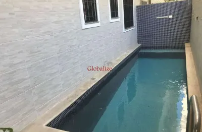 Sobrado, 4 quartos, 3 suítes, 1 quatro de empregada com banheiro, garagem coberta, piscina e churrasqueira