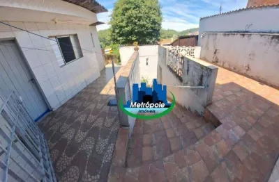 Excelente casa com 4 dormitórios na Avenida Silvestre Pires de Freitas!!