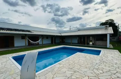 Chácara com 3 suítes à venda, 1000 m² por r$ 880.000 - residencial pinheiros do lago - alambari/sp