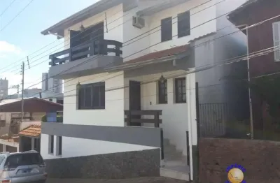 Império imóveis vende excelente casa semimobiliada com 260m² no bairro rio branco.