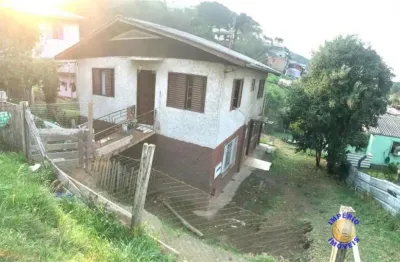 Império imoveis vende casa com 2 pavimentos no bairro cruzeiro.