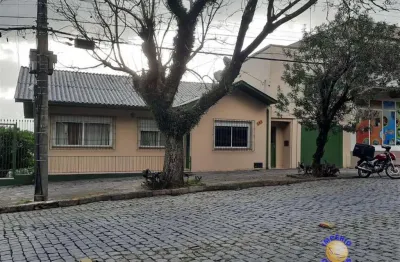 Imperio imoveis vende casa mista com 02 moradias, próximo à justiça