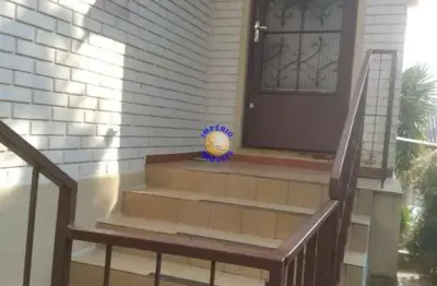 Império imóveis, vende casa de fundos, localizada no bairro planalto - vila verde!