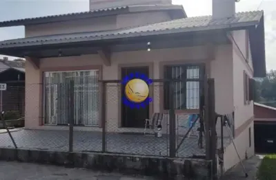 Império imóveis, vende casa com 02 pavimentos, localizada no bairro