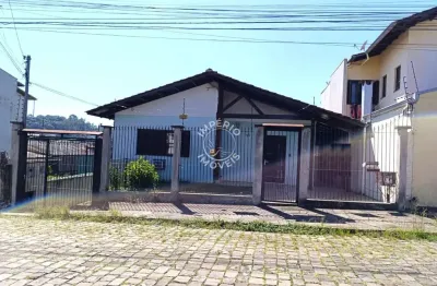 Casa 02 moradias - 06 dormitórios, 01 sendo suíte com hidro - santa lúcia.