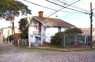 Casa mobiliada com 03 pavimentos - 03 dormitórios, 01 sendo suíte - rio branco.