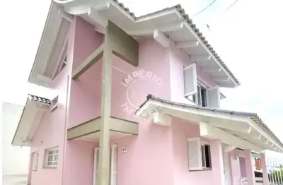 Linda casa semimobiliada - 03 dormitórios, 01 sendo suíte - bela vista.