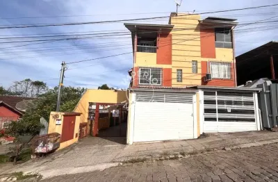 Sobrado triplex com entrada coletiva- 02 dormitórios, 01 sendo suíte - salgado filho.