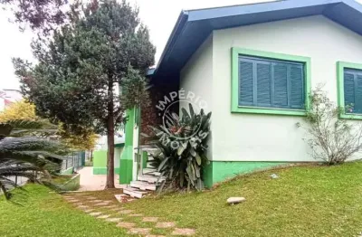 Bela casa com enorme terreno - 03 dormitórios, 01 sendo suíte - localizada no kayser.