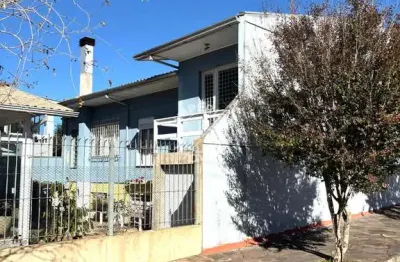 Casa em condomínio semimobiliada com 02 moradias  - 04 dormitórios - localizada no bairro desvio rizzo.