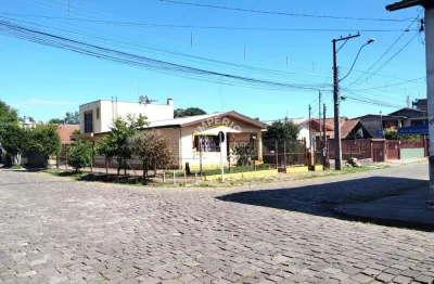 Casa de esquina - 03 dormitórios, 01 sendo suíte - localizado no bairro desvio rizzo.