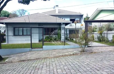 Bela casa semimobiliada - 03 suítes, sendo 01 com hidro -localizado no bairro kayser.